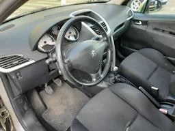 Peugeot 207  1.4 VTi 16v Trendy 5p occasion - Photo 6