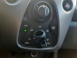 Toyota Aygo II 1.0 VVT-i 72ch x-sport 5p occasion - Photo 15
