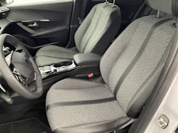 Peugeot 2008 NOUVEAU Hybrid 145 e-DCS6 Allure occasion - Photo 3