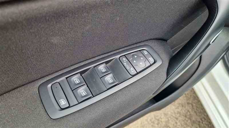 Renault Mégane  MEGANE IV  BLUEDCI 115CV EVOLUTION occasion - Photo 9