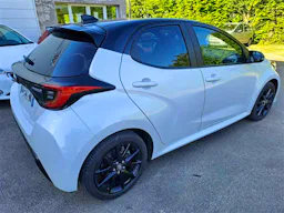Toyota TOYOTA YARIS YARIS HYBRIDE 1.5 116H COLLECTION occasion - Photo 2