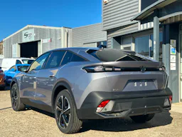 Peugeot 408  130 ch S&S EAT8 Allure Pack JTES 19" / GPS / CAMERA 360 / sieges chauffants occasion - Photo 6