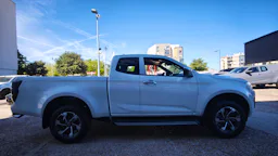 Isuzu D-Max SPACE CABINE A/T PRESTIGE occasion - Photo 4
