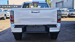 Isuzu D-Max SPACE CABINE A/T PRESTIGE occasion - Photo 8
