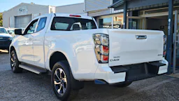 Isuzu D-Max SPACE CABINE A/T PRESTIGE occasion - Photo 9