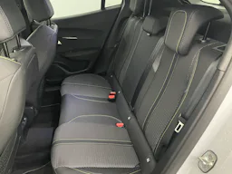 Peugeot 2008 NOUVEAU Hybrid 145 e-DCS6 GT occasion - Photo 10