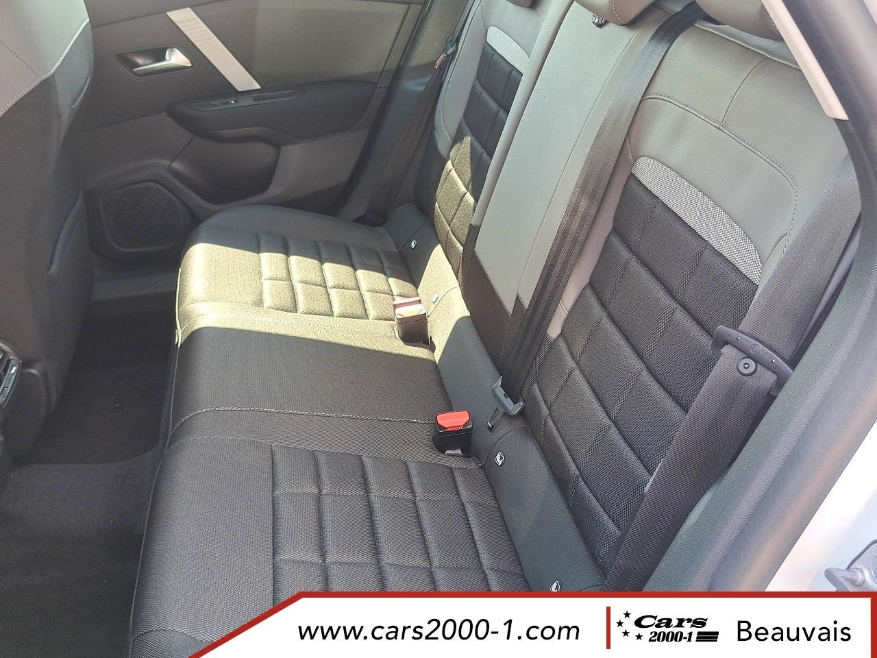 Citroën C4  Hybride 145 e-DCS6 Plus - 5P occasion - Photo 9