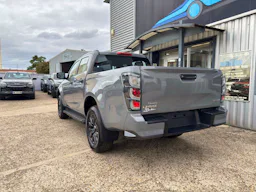 Isuzu D-Max CREW CABINE A/T NITRO SPORT 2.2l BVA8 occasion - Photo 6